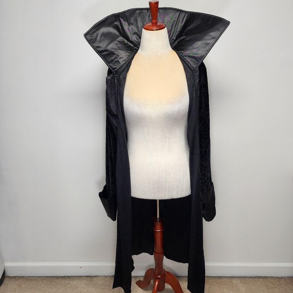 Adult Vampire Cloak Paisley Velvet Size M Black Halloween Costume Cosplay Goth